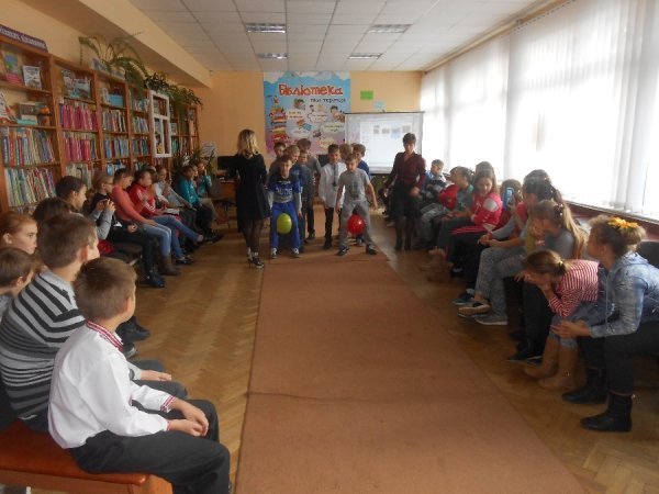 У луцькій школі - змагання козачат. ФОТО