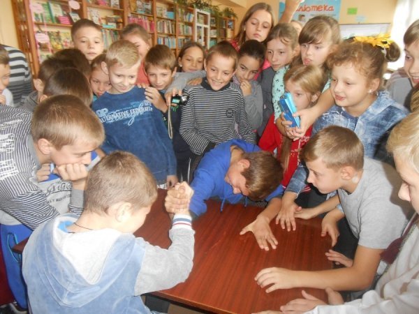 У луцькій школі - змагання козачат. ФОТО