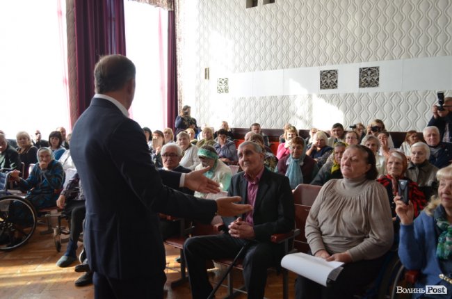 «Ми витрусимо з держави гроші для пенсіонерів та ветеранів», – Олег Ляшко у Луцьку*