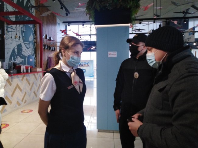 У Луцьку на дотримання протиепідемічних обмежень перевірили популярні заклади: де виявили порушення. ФОТО