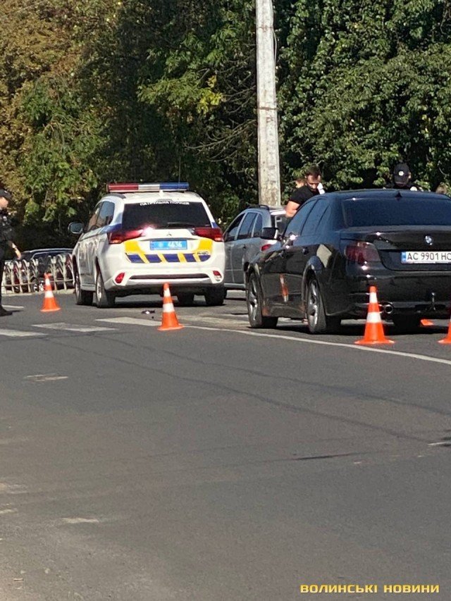 У Луцьку BMW влетіла у поліцейську машину