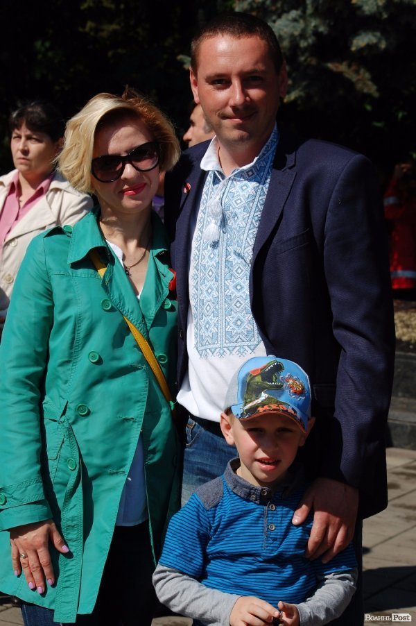 9 травня у Луцьку: квіти, сльози та молитви. ФОТО