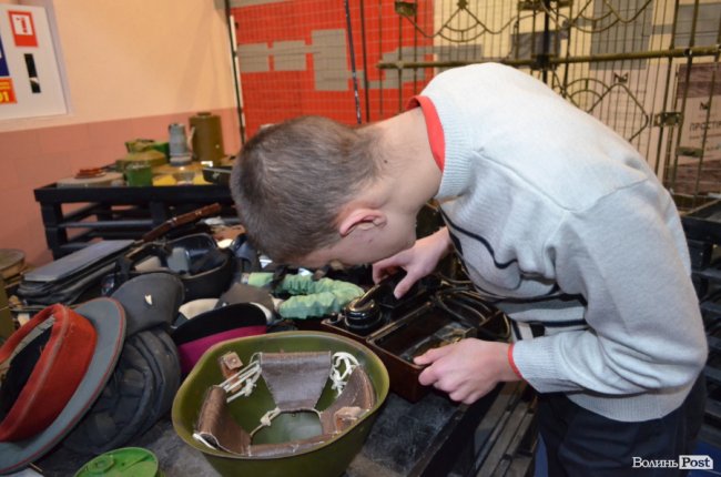 Заступник голови Волинської ОДА показав дива науки і техніки особливим діткам. ФОТО