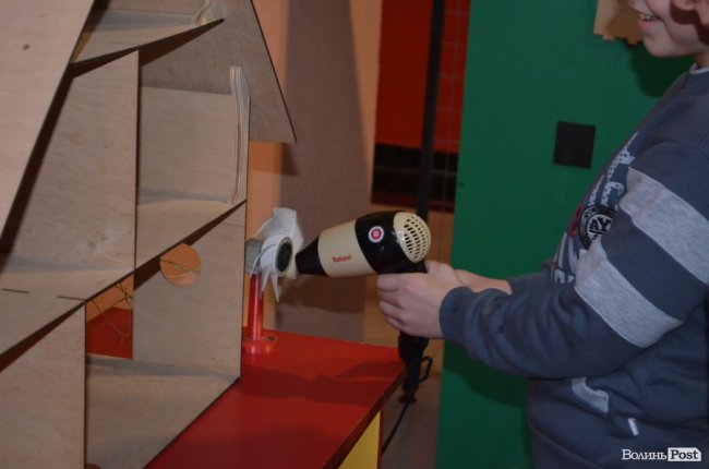 Заступник голови Волинської ОДА показав дива науки і техніки особливим діткам. ФОТО