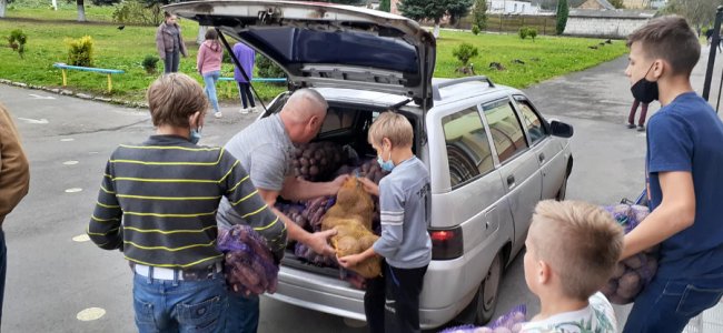 Волинські школярі зібрали допомогу для дітей, які залишилися без батьківського піклування. ФОТО