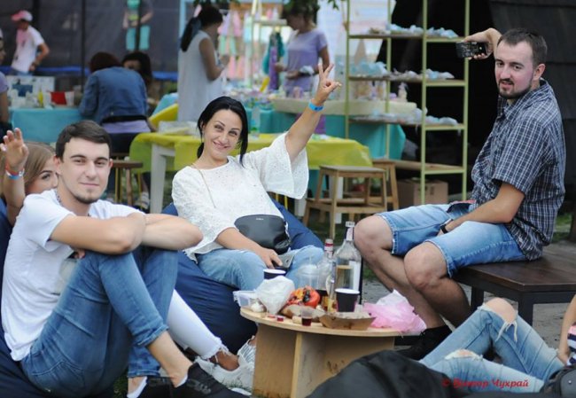 Селфі, їжа і дівчата: луцький фудфест на фото