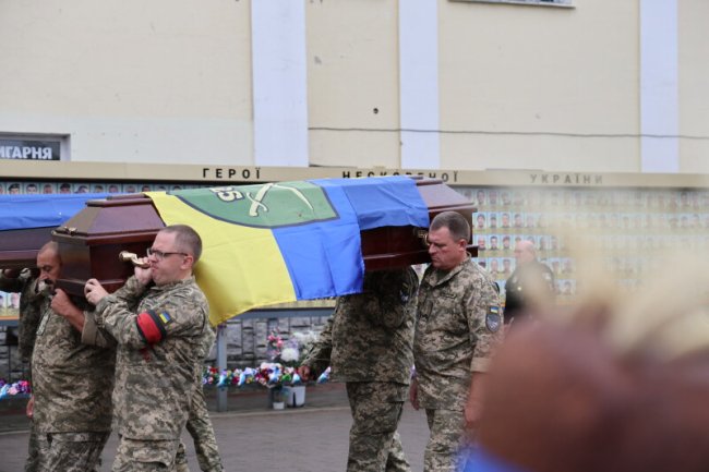 Обірвані війною життя: у Луцьку попрощалися з трьома Героями