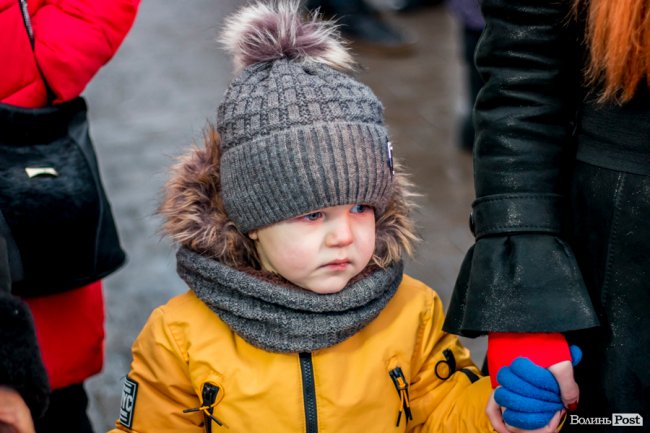 У Луцьку урочисто засвітили головну ялинку міста. ФОТО