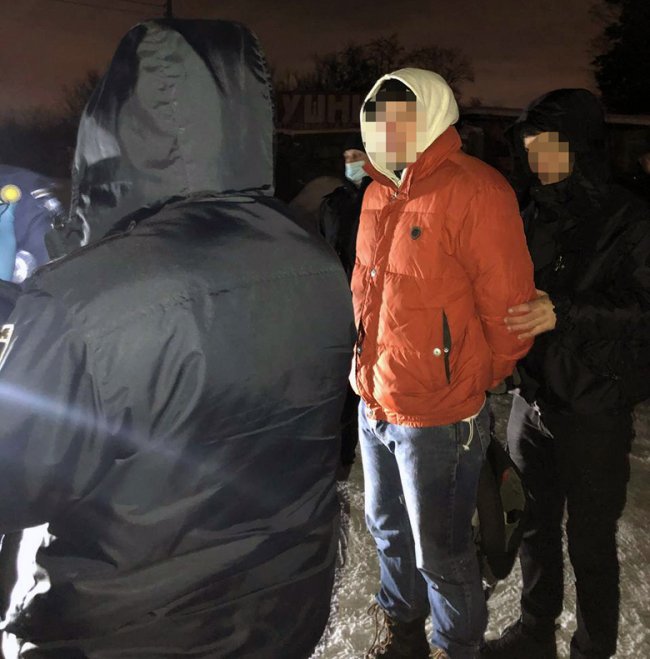 Поліцейські в Києві затримали чоловіка з наркотиками на 1,5 мільйона гривень. ФОТО