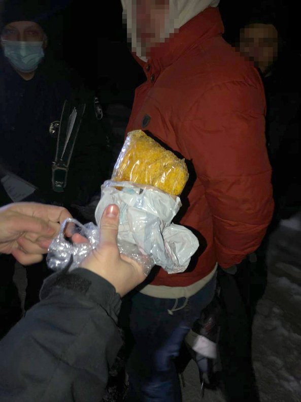 Поліцейські в Києві затримали чоловіка з наркотиками на 1,5 мільйона гривень. ФОТО