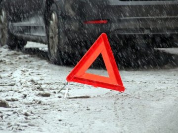 Під колеса вантажівки потрапив волинянин