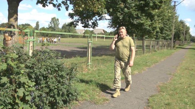 Під час реабілітації військовослужбовець з Волині збирає гроші на позашляховик для своєї бригади. ВІДЕО