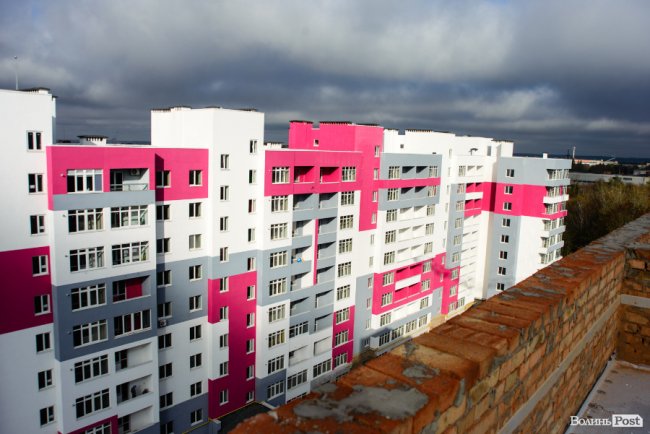 У Луцьку продовжує «рости» яскравий ЖК «Caramel Residence». ФОТО*