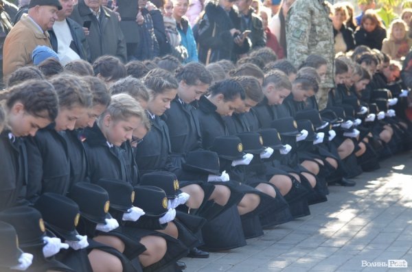 Сотні ліцеїстів склали присягу на головній площі Луцька. ФОТО