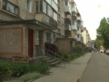 Мешканці луцької багатоповерхівки хочуть, але не можуть звільнити голову ОСББ. ВІДЕО