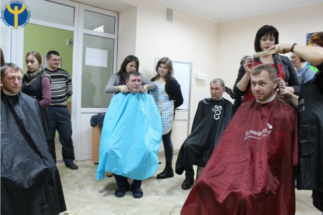 Волинським військовослужбовцям, які перебувають у госпіталі, змінили імідж. ФОТО