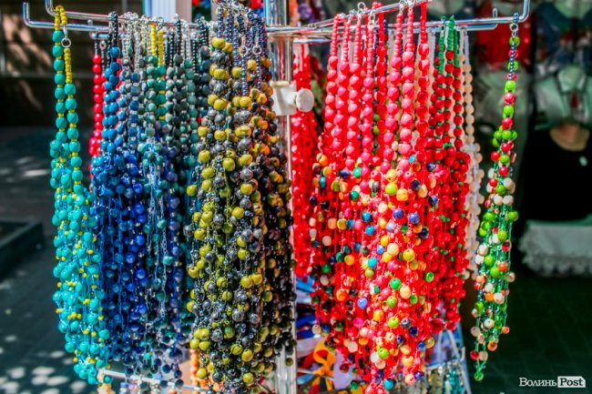 Народні розваги і море людей: в центрі Луцька «гуляє» етнофестиваль. ФОТО 