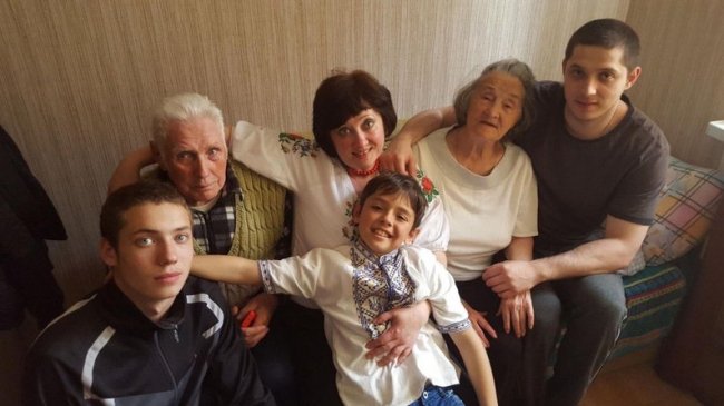 Переселенка з Донеччини вивезла з окупації вишиванки та переїхала до Луцька. ВІДЕО