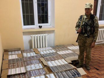На Волині прикордонники затримали чоловіків, які хотіли переправити до Польщі контрабанду