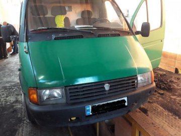 На «Ягодині» вилучили напханий цигарками автомобіль