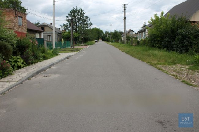 У Володимирі-Волинському на цвинтарі з'явилась реклама наркотиків. ФОТО