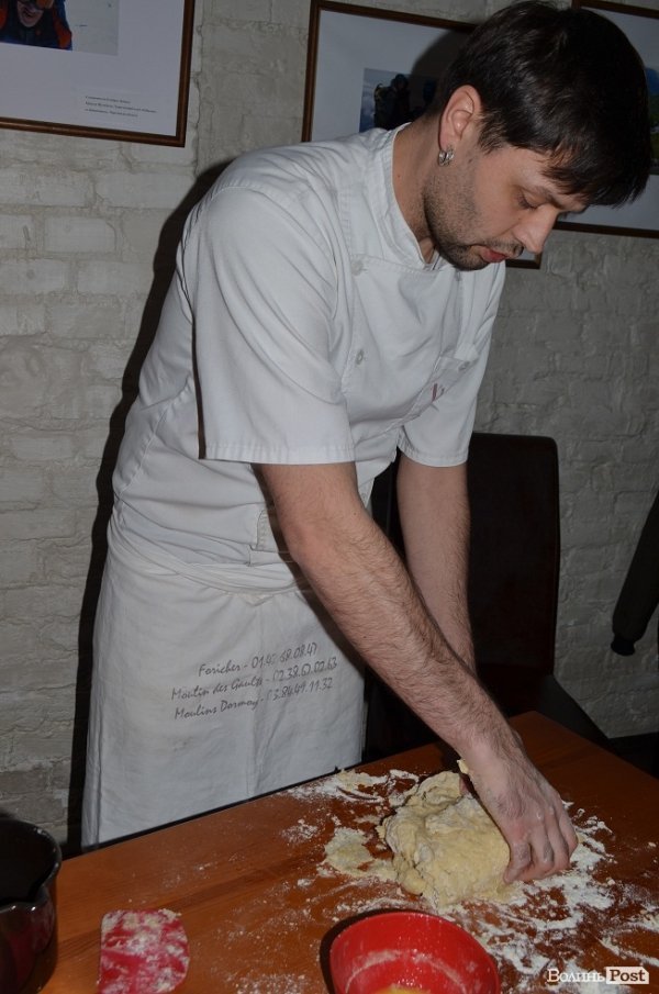 У Луцьку випікали хліб під музику. ФОТО