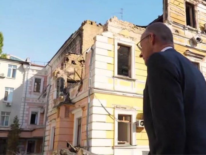 Канцлер Німеччини у Києві звернувся до путіна