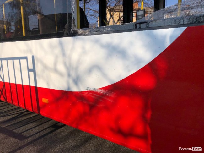 У центрі Луцька — ДТП за участю маршрутки і тролейбуса. ФОТО 