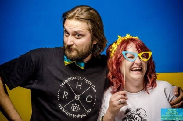 Флеш-моб у Луцьку: мешканці масово роблять «фото патріота». ФОТО