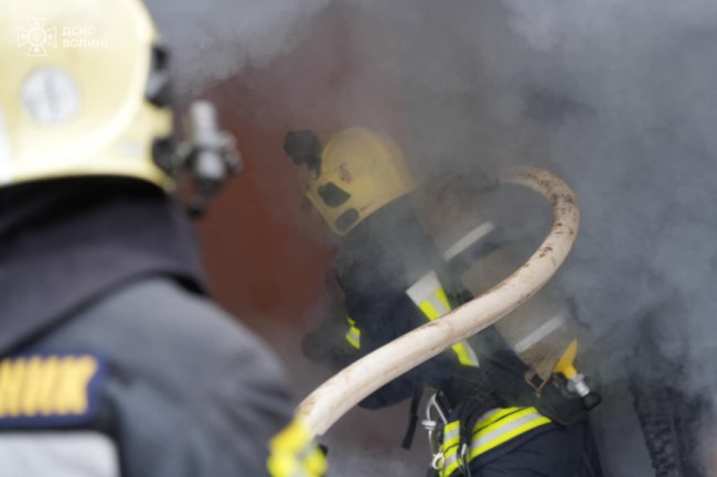 На Волині горіла господарська споруда. ВІДЕО