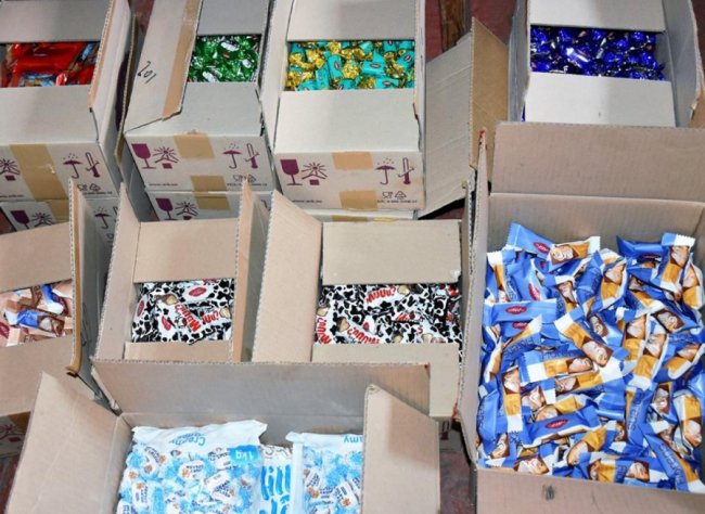 Бійці 14-ої бригади до свята підготували смачні подарунки для діток з Луганщини. ФОТО