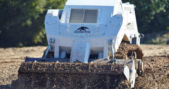 В Україну прибула розміновувальна машина зі Швейцарії. ФОТО