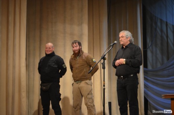 У Луцьку Василь Шкляр презентував книгу про бійців полку АЗОВ. ФОТО