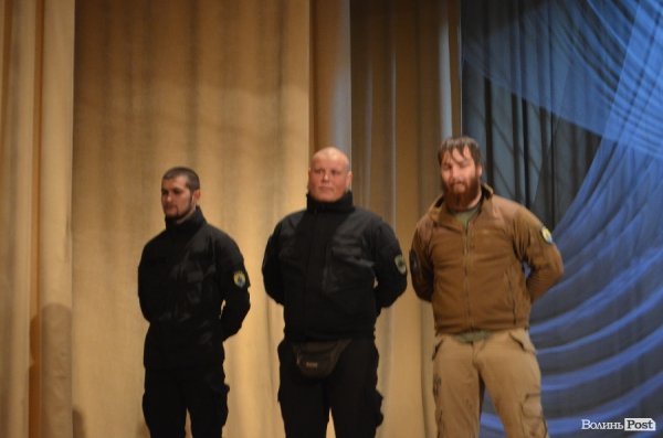 У Луцьку Василь Шкляр презентував книгу про бійців полку АЗОВ. ФОТО