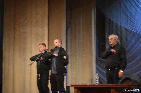 У Луцьку Василь Шкляр презентував книгу про бійців полку АЗОВ. ФОТО