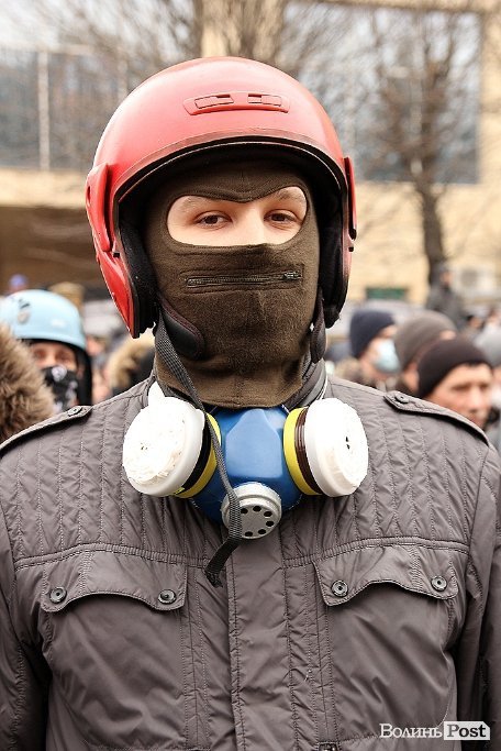 Як у Луцьку «викурювали» міліцію. ФОТО