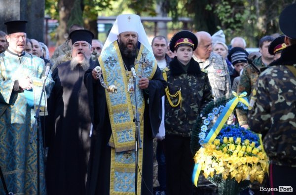 На Покрову у Луцьку освятили камінь на місці пам’ятника Волинським Героям АТО. ФОТО