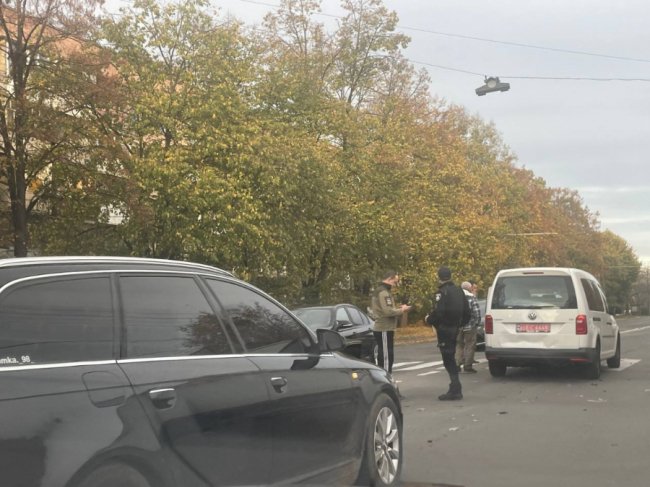 На Рівненській у Луцьку через аварію – ускладнений рух