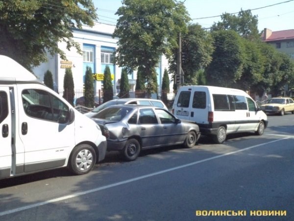 У Луцьку - ДТП за участю чотирьох машин. ФОТО