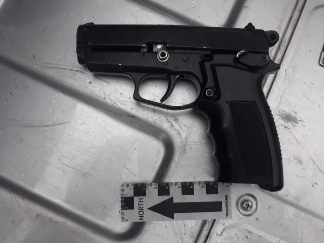 У луцькій маршрутці п'яний пасажир розмахував пістолетом