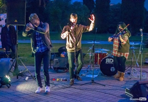 Вуличний концерт у центрі Луцька. ФОТО