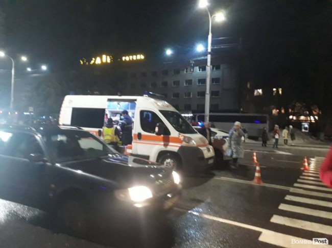 Біля луцького ЦУМу джип збив матір з дитиною. ФОТО. ОНОВЛЕНО