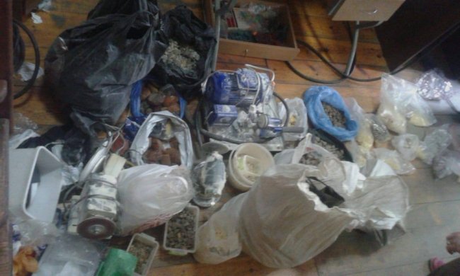 У Луцьку з офісу вилучили бурштин. ФОТО