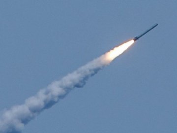 Росіяни вдарили по Миколаєву трьома ракетами: поранено одну людину