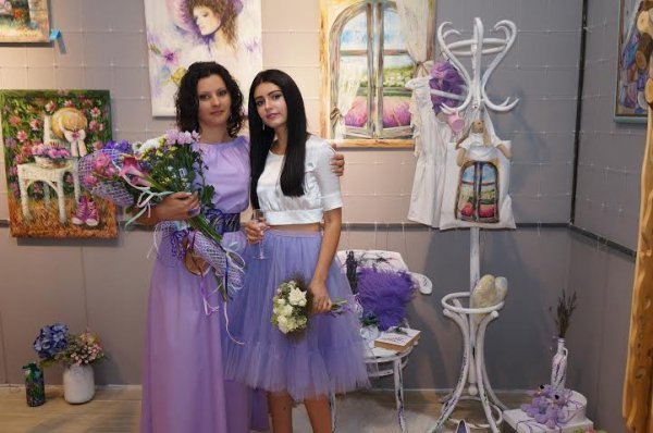 Луцька художниця презентувала картини з ароматом літа. ФОТО 