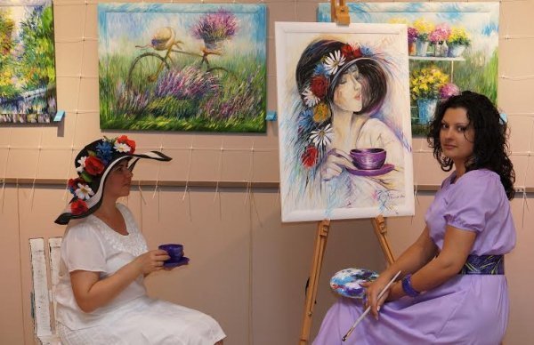 Луцька художниця презентувала картини з ароматом літа. ФОТО 