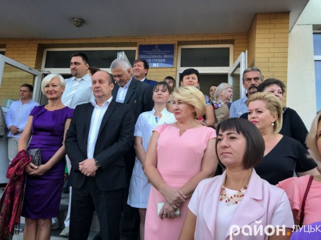 Перший дзвоник у школі № 1 Луцька. ФОТО