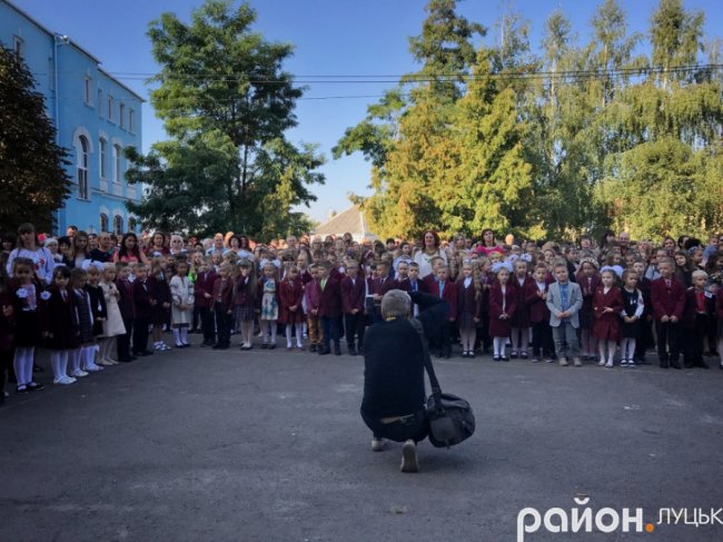 Перший дзвоник у школі № 1 Луцька. ФОТО