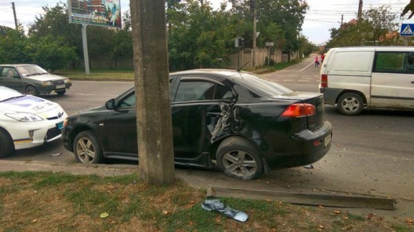На Ковельській легковик зіткнувся з вантажівкою. ФОТО