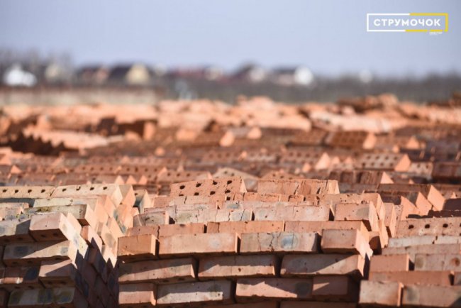 У ЖК «Струмочок» біля Луцька перша секція таунхаусів готова на 40%. ФОТО*